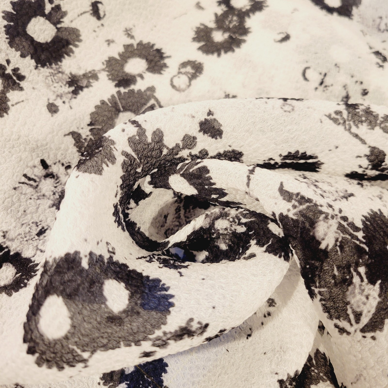 White w/ Black Daisy Textured Silk Organza - Italian - Monique Lhuillier! - Image 3