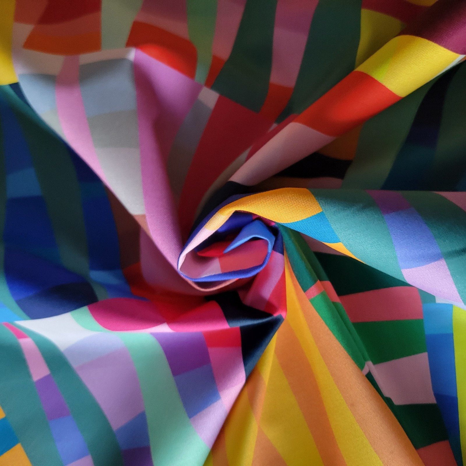 Instant Faux Quilt! Rich Colorful Triangles in Blocks for Garments, Quilts - Image 5