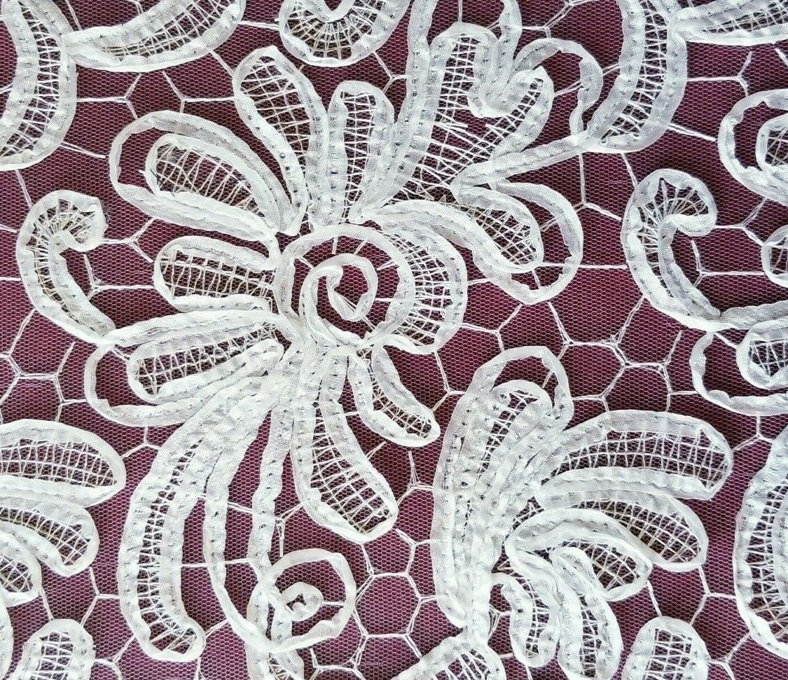 scalloped lace ribbon